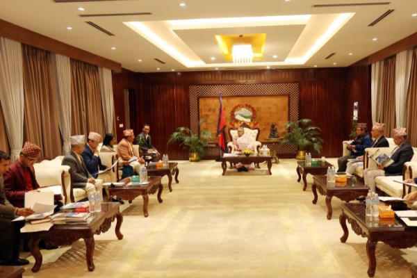 निर्वाचन आयोगका पदाधिकारीसँग प्रधानमन्त्रीको छलफल, प्रगति विवरण माग